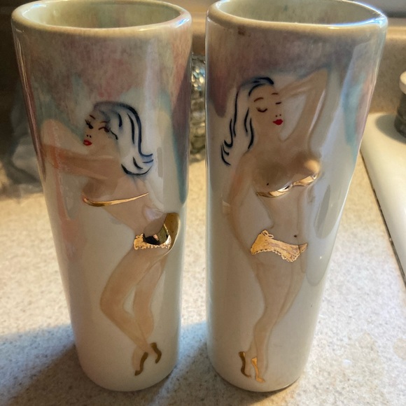 Vintage Other - Vintage 3D pinup girls ceramic tie dye glasses